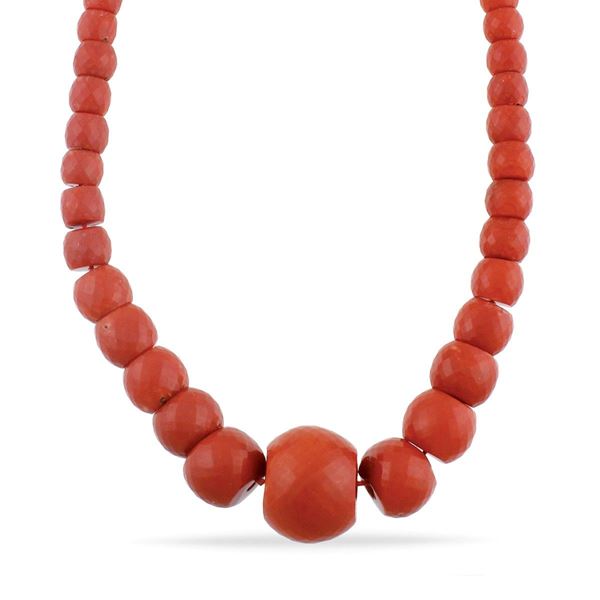 CORAL NECKLACE WITH GOLD AND CORAL CLASP