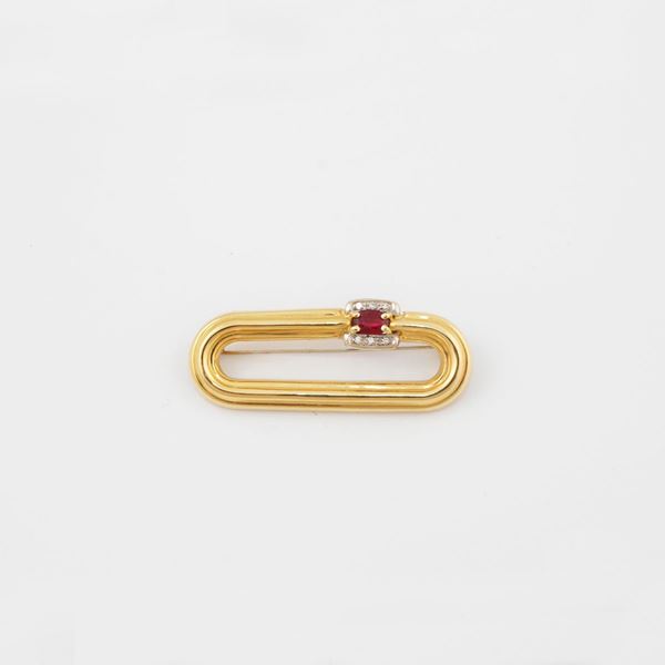 RUBY, DIAMOND AND GOLD BROOCH