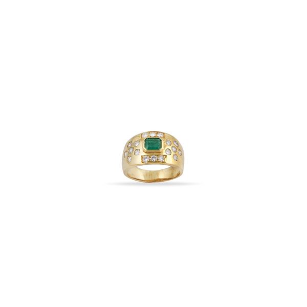 EMERALD, DIAMOND AND GOLD RING