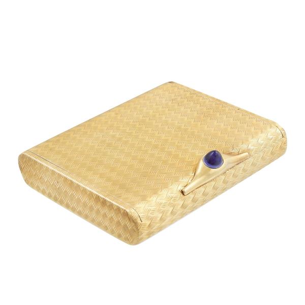 GOLD CIGARETTE CASE WITH SAPPHIRE ON CLASP