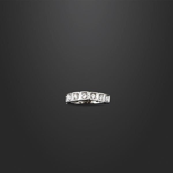 *DIAMOND AND GOLD RING