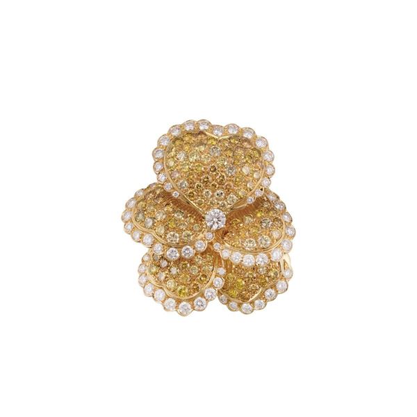 DIAMOND AND GOLD BROOCH