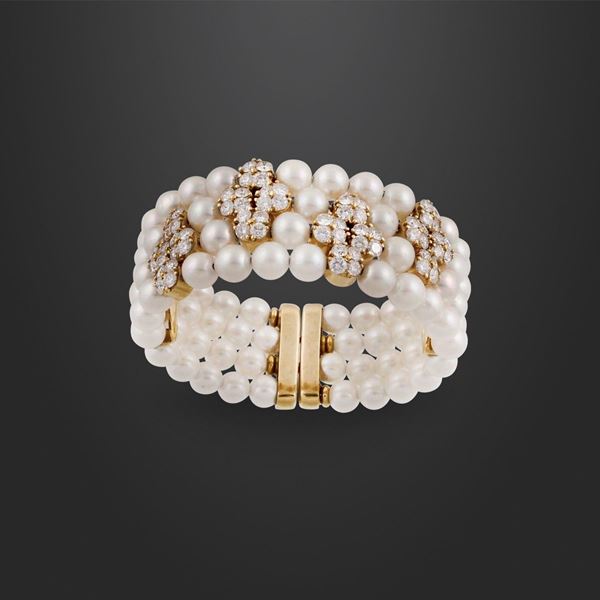 CULTURED PEARL, DIAMOND AND GOLD BRACELET