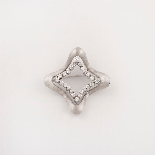 DIAMOND AND GOLD BROOCH