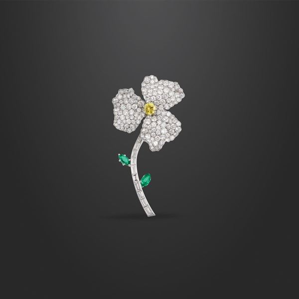 DIAMOND, EMERALD AND PLATINUM BROOCH