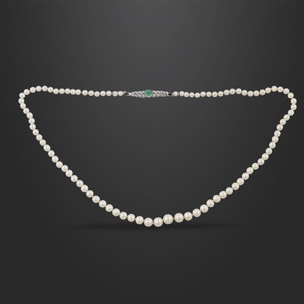 NATURAL PEARL NECKLACE WITH EMERALD, DIAMOND AND PLATINUM CLASP
