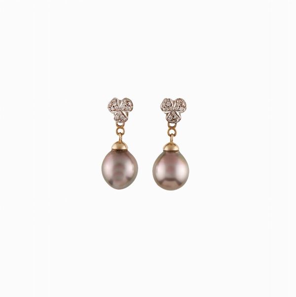 PAIR OF TAHITI CULTURED PEARL, DIAMOND AND GOLD EARRINGS  - Auction Jewelery, Watches and Objects of Art - Casa d'Aste International Art Sale