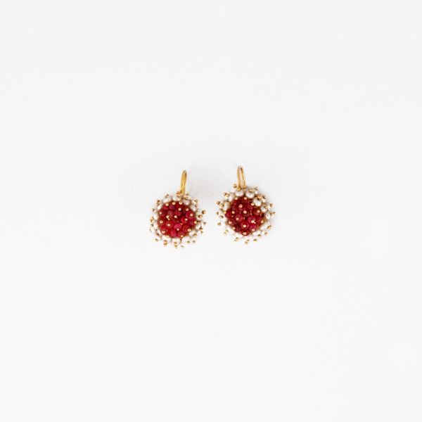 PAIR OF RUBY, FRESHWATER PEARL AND GOLD EARRINGS  - Auction Jewelery, Watches and Silver - Casa d'Aste International Art Sale