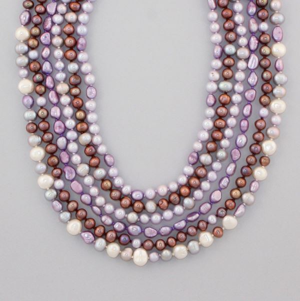 FRESHWATER PEARL NECKLACE WITH AMETHYST AND GOLD CLASP