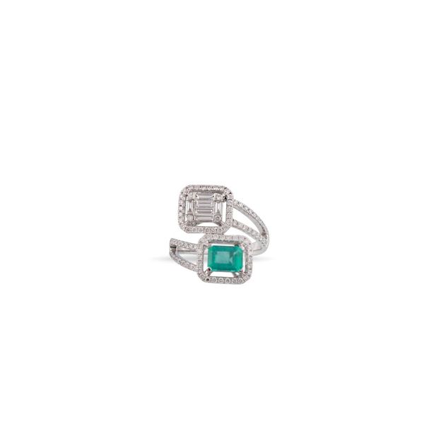 EMERALD, DIAMOND AND GOLD RING
