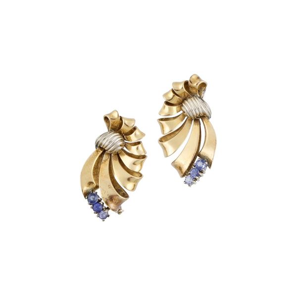 PAIR OF SAPPHIRE AND GOLD BROOCHES