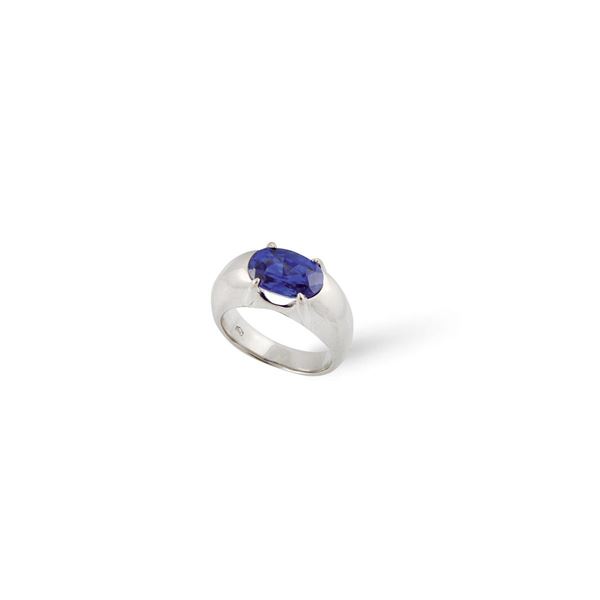 SRI LANKA SAPPHIRE AND GOLD RING