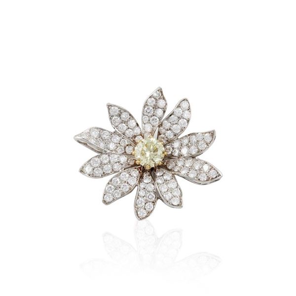 DIAMOND AND GOLD BROOCH
