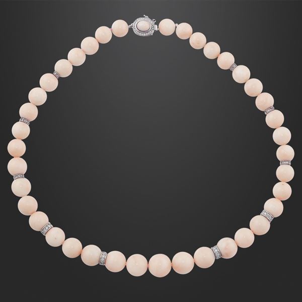 CORAL, DIAMOND AND GOLD NECKLACE