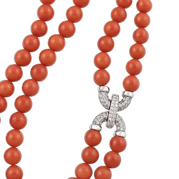 CORAL NECKLACE WITH DIAMOND AND GOLD CLASP