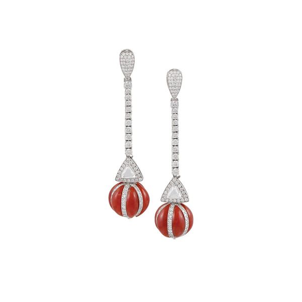 PAIR OF DIAMOND AND GOLD EARRINGS