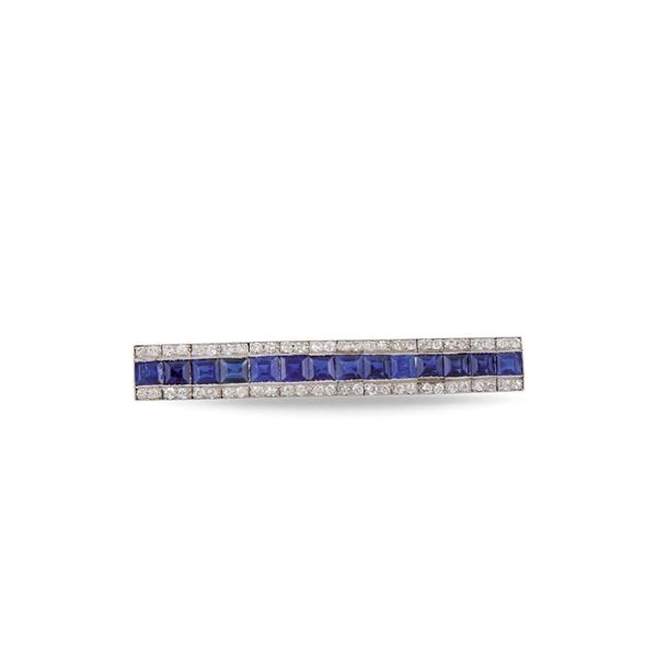 SAPPHIRE, DIAMOND AND PLATINUM BROOCH