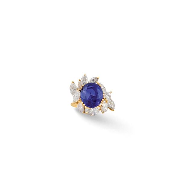 SRI LANKA SAPPHIRE, DIAMOND AND GOLD RING