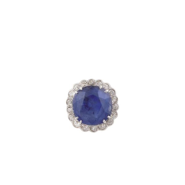 MYANMAR SAPPHIRE, DIAMOND AND GOLD RING