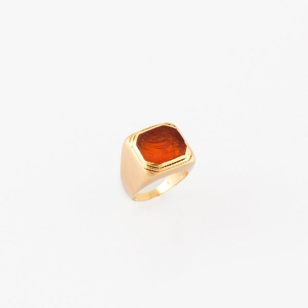 CARNELIAN AND GOLD RING