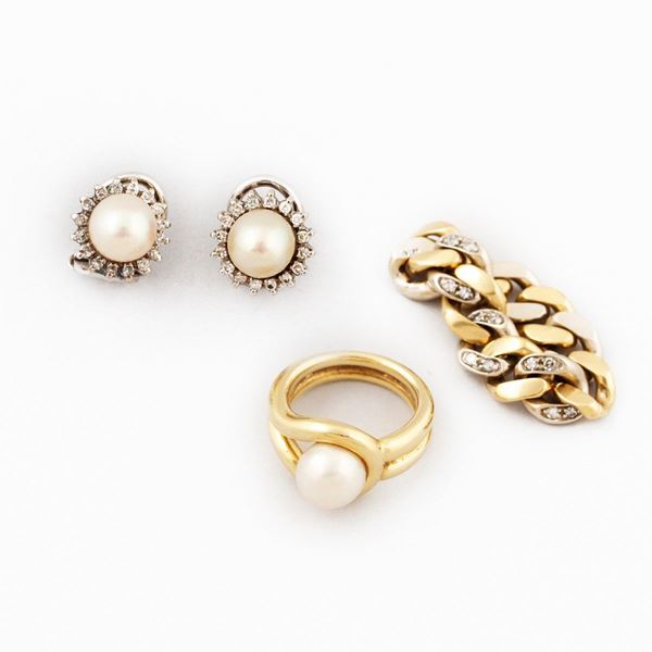 TWO RINGS AND ONE PAIR OF CULTURED PEARL, DIAMOND AND GOLD EARRINGS