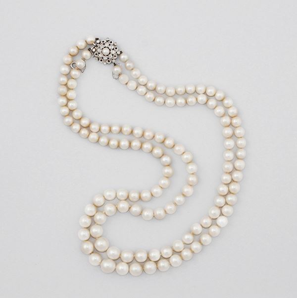 CULTURED PEARL NECKLACE WITH PERAL, DIAMOND AND GOLD CLASP