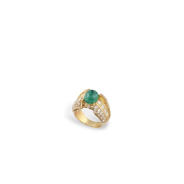 EMERALD, DIAMOND AND GOLD RING