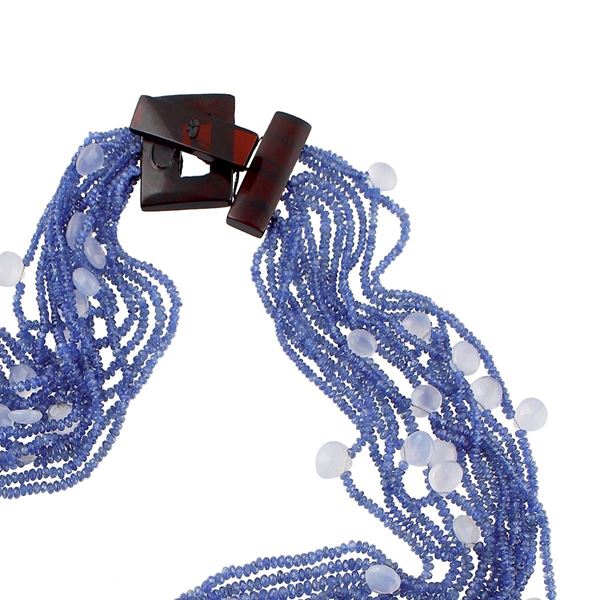 SAPPHIRE AND CALCHEDONY NECKLACE WITH BAKELITE CLASP