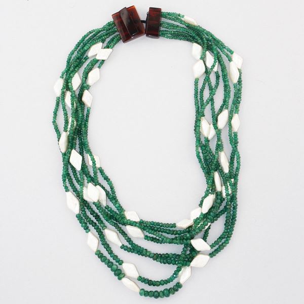 EMERALD AND NACRE’ NECKLACE WITH BACHELITE CLASP  - Auction Jewel Necklaces for Summer Time and Silver - Casa d'Aste International Art Sale