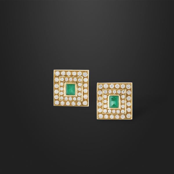 PAIR OF DIAMOND, EMERALD AND GOLD EARRINGS