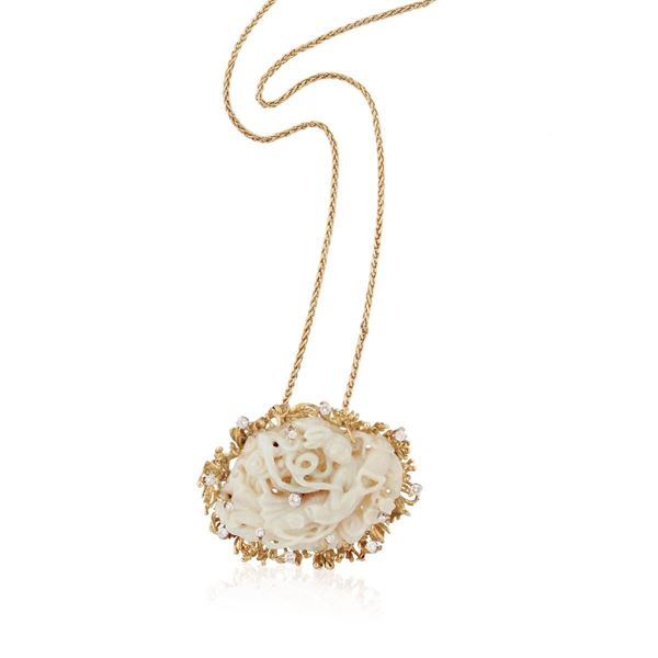 OPAL, DIAMOND AND GOLD PENDANT