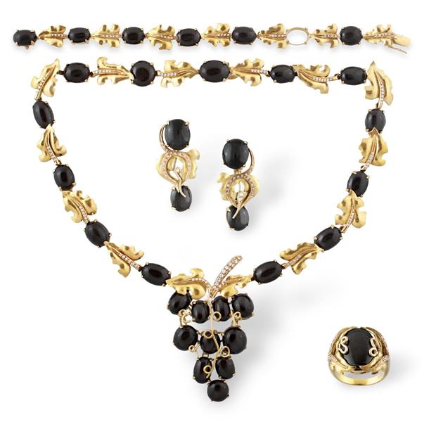 DIAMOND, EYE OF CAT AND GOLD PARURE