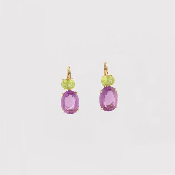 PAIR OF PERIDOT, AMETHYST AND GOLD EARRINGS  - Auction Jewel Necklaces for Summer Time and Silver - Casa d'Aste International Art Sale