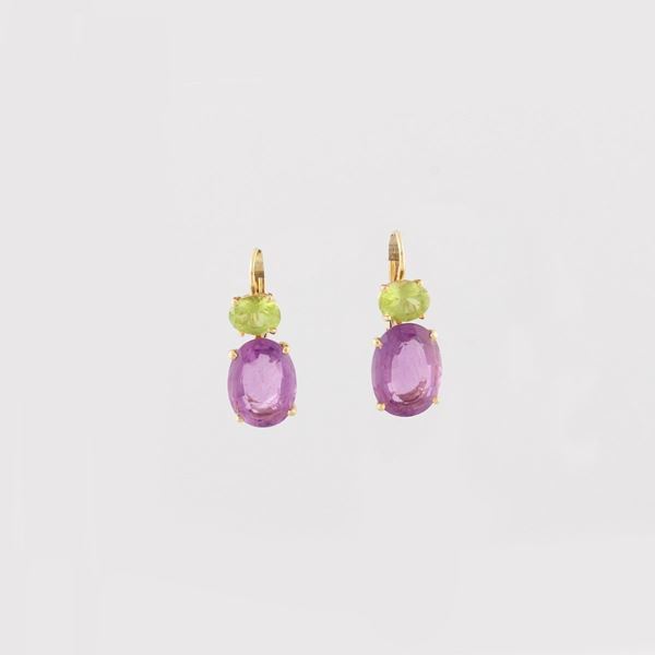 PAIR OF PERIDOT, AMETHYST AND GOLD EARRINGS