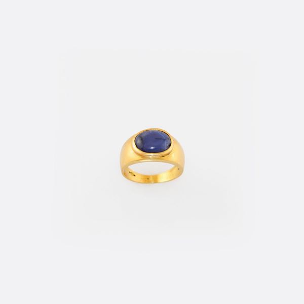 SAPPHIRE AND GOLD RING