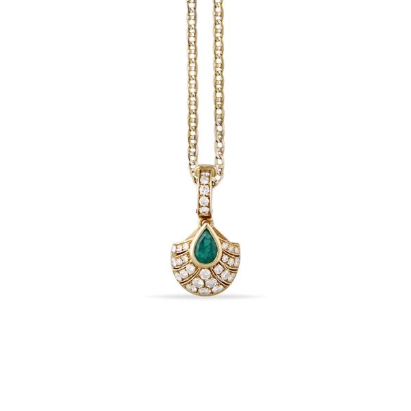 GOLD NECKLACE WITH EMERALD, DIAMOND AND GOLD PENDANT