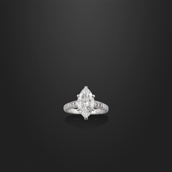 DIAMOND AND PLATINUM RING