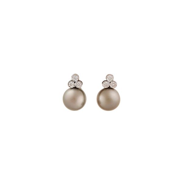 PAIR OF CULTURED PEARL, DIAMOND AND GOLD EARRINGS  - Auction Jewelery, Watches and Silver - Casa d'Aste International Art Sale