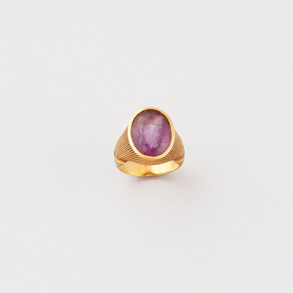 AMETHYST AND GOLD RING
