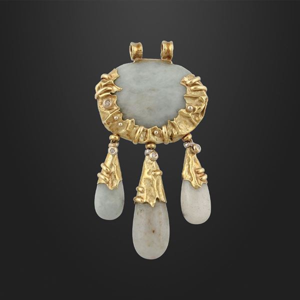 JADEITE, DIAMOND AND GOLD PENDANT