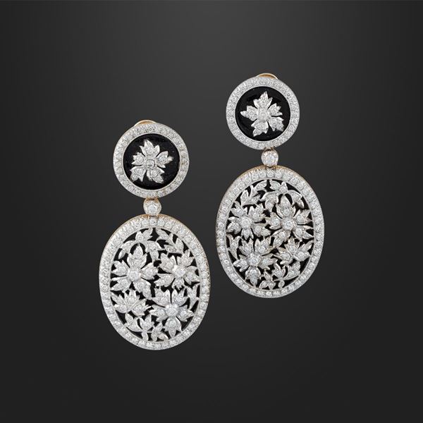 Tagliabue - PAIR OF DIAMOND AND GOLD EARRINGS