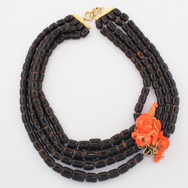 NECKLACE WITH CORAL AND GOLD PENDANT