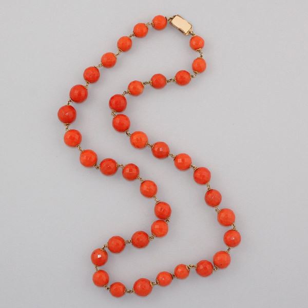 CORAL AND GOLD NECKLACE