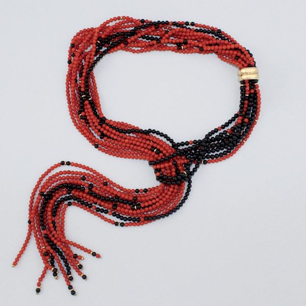 *CORAL, ONYX AND GOLD NECKLACE