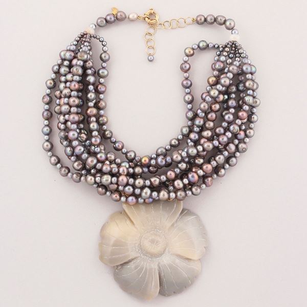 *FRESHWATER PEARL NECKLACE WITH JADEITE PENDANT AND 14KT GOLD CLASP