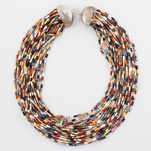*GEM SET NECKLACE WITH SILVER CLASP