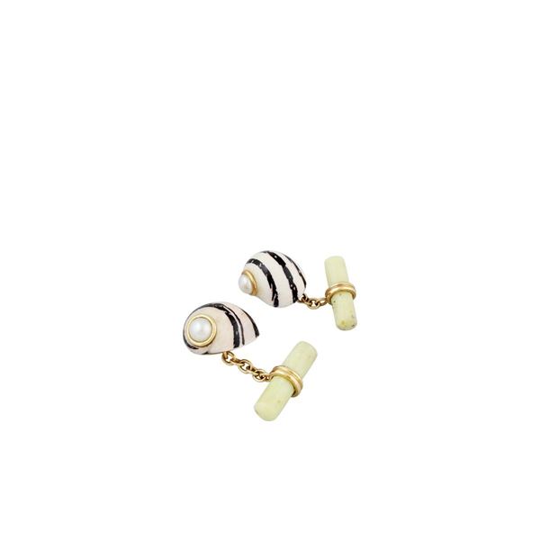 *SHELL, PEARL, AGATE AND GOLD  CUFFLINKS