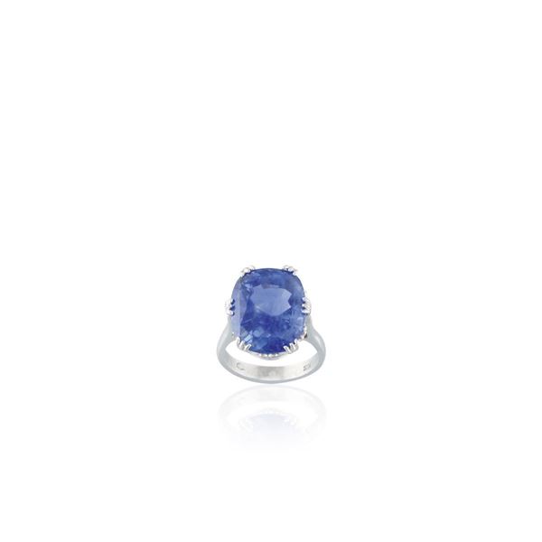 SRI LANKA SAPPHIRE AND GOLD RING