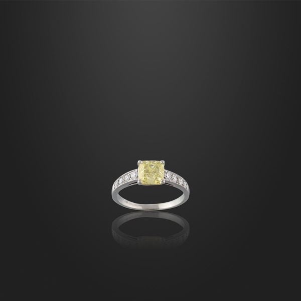 ANELLO, DIAMANTE “FANCY VIVID YELLOW”