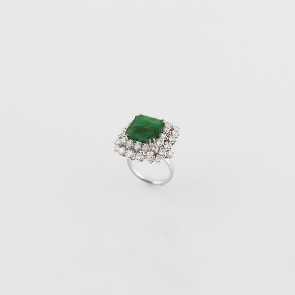 EMERALD, DIAMOND AND GOLD RING
